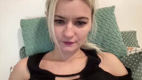 Onika online show from February 12, 12:25 am