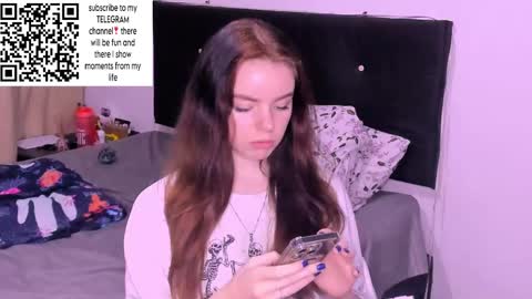 Snapshot of only_sarah1 chatting on December 24, 12:11 am only_sarah1 online show from December 24, 12:11 am