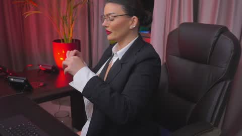 Snapshot of onlynicolle chatting on January 27, 8:17 pm Nicolle online show from January 27, 8:17 pm