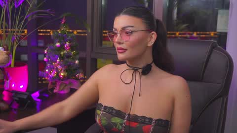 Snapshot of onlynicolle chatting on December 17, 5:58 pm Nicolle online show from December 17, 5:58 pm