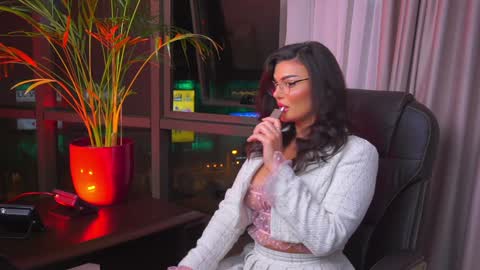 Snapshot of onlynicolle chatting on January 31, 7:51 pm Nicolle online show from January 31, 7:51 pm