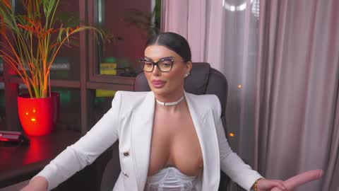Snapshot of onlynicolle chatting on January 26, 5:02 pm Nicolle online show from January 26, 5:02 pm