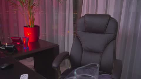 Snapshot of onlynicolle chatting on January 19, 6:32 pm Nicolle online show from January 19, 6:32 pm
