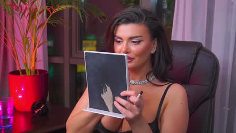 Snapshot of onlynicolle chatting on February 2, 8:30 pm Nicolle online show from February 2, 8:30 pm