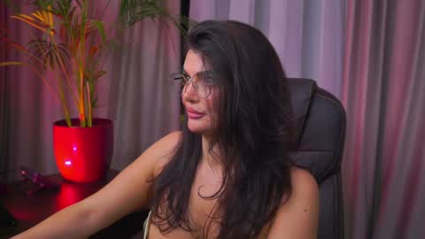 Snapshot of onlynicolle chatting on February 7, 7:49 pm Nicolle online show from February 7, 7:49 pm