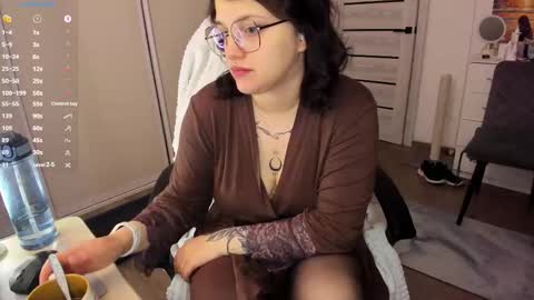 Ophelia online show from October 13, 9:44 am