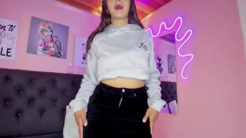 ophelune online show from November 4, 1:23 pm