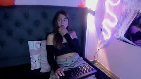 ophelune online show from October 28, 2:07 pm