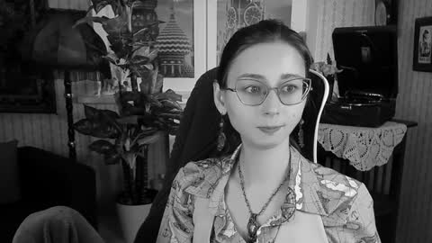 Snapshot of orianna_blade chatting on December 28, 5:46 pm Orianna - Hi Im into geek culture cosplay crafting LARP games. Shall we play DnD online show from December 28, 5:46 pm