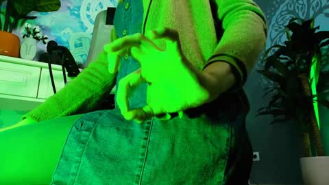 Snapshot of orianna_blade chatting on December 30, 4:07 pm Orianna - Hi Im into geek culture cosplay crafting LARP games. Shall we play DnD online show from December 30, 4:07 pm