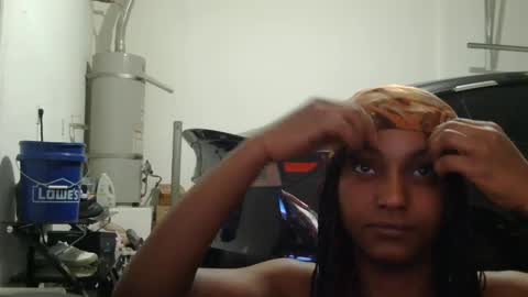 originalcali95 online show from October 12, 4:49 am