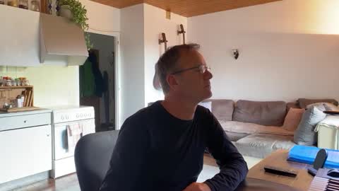 orimalike online show from December 2, 9:19 am