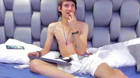 Snapshot of orion_galax chatting on December 11, 11:32 pm orion_galax online show from December 11, 11:32 pm