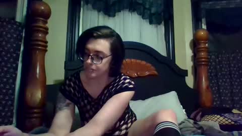 Snapshot of orphyx chatting on January 4, 1:31 am Entropy online show from January 4, 1:31 am