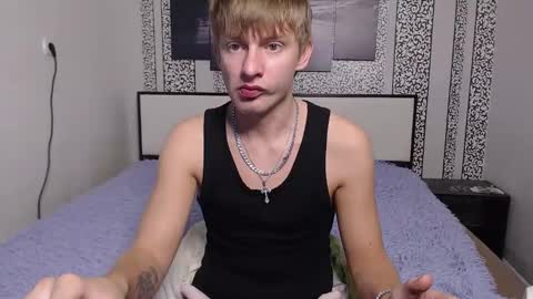 Snapshot of oscar_bell chatting on September 20, 9:07 pm Oscar online show from September 20, 9:07 pm