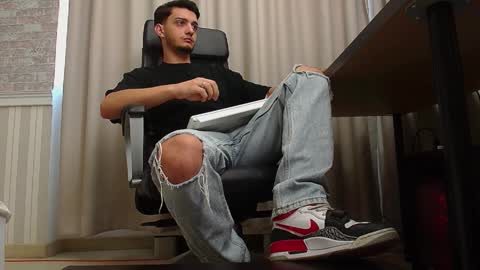 OscarGriffin online show from September 19, 4:27 am
