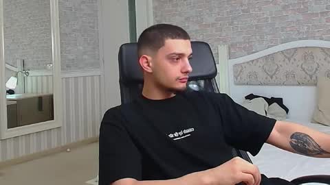 OscarGriffin online show from February 4, 8:24 am