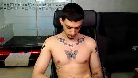OscarGriffin online show from February 25, 12:38 pm