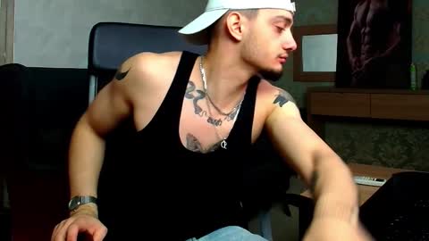 OscarGriffin online show from March 10, 2:17 am
