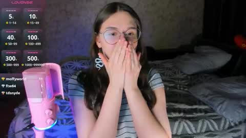 Snapshot of oskar_fucker chatting on September 21, 3:43 am Leliana online show from September 21, 3:43 am
