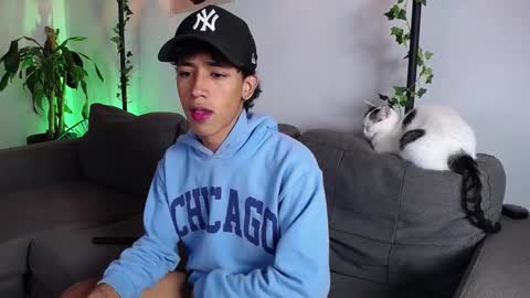 ostin 18hot online show from December 13, 1:26 am