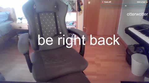 Snapshot of otterwotter chatting on December 17, 1:16 pm Wotter online show from December 17, 1:16 pm