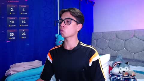 Owen  Independent model  online show from December 20, 5:57 am