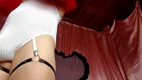 Jeannifer online show from November 18, 1:25 pm