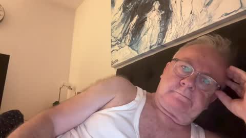 ozhairybearxxxx online show from December 9, 10:32 am