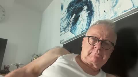 ozhairybearxxxx online show from December 26, 10:41 pm