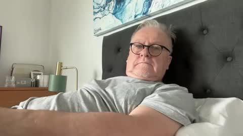 ozhairybearxxxx online show from November 22, 2:21 am