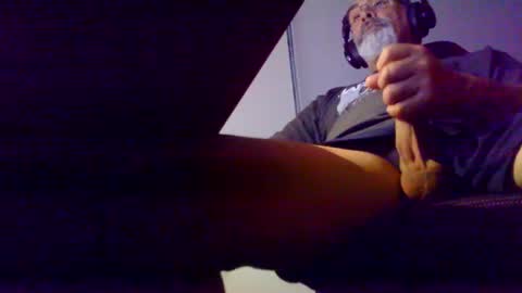 Snapshot of ozzyrickster chatting on February 18, 9:32 am Oi Oi Oi online show from February 18, 9:32 am