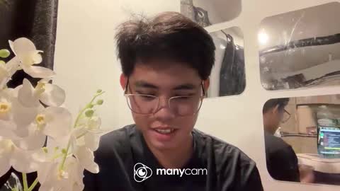 Snapshot of p1noytwink_ chatting on October 20, 10:20 am Terrence online show from October 20, 10:20 am