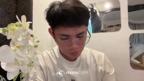 Snapshot of p1noytwink_ chatting on October 2, 10:52 pm Terrence online show from October 2, 10:52 pm
