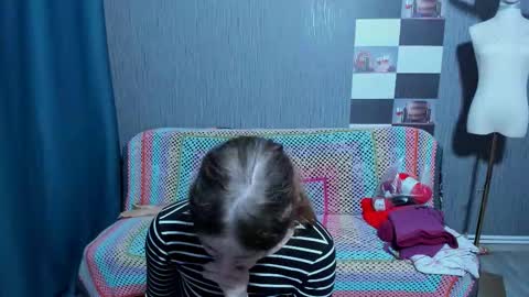 Ella online show from December 3, 3:24 pm