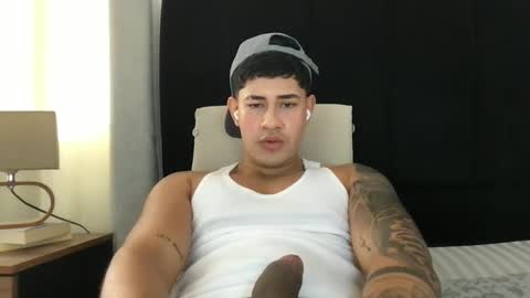 Snapshot of pablo_boston chatting on February 12, 9:22 pm Javi online show from February 12, 9:22 pm