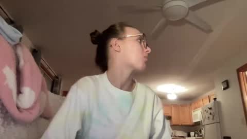 paisleysnowxo online show from March 11, 2:32 am