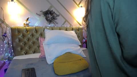 Paloma  online show from December 11, 4:28 am