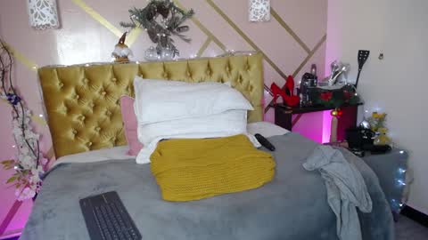 Paloma  online show from December 12, 1:06 pm