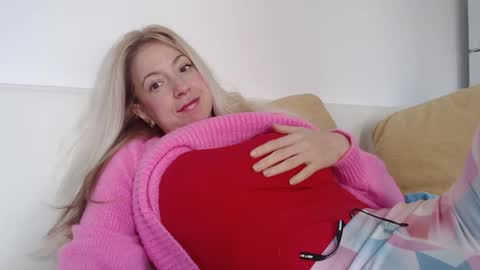 Snapshot of pam_fans chatting on December 17, 8:34 am BABE online show from December 17, 8:34 am