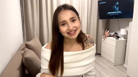 Amelia online show from October 4, 5:00 pm