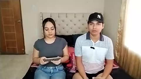 Paola 23 and Andres 25 online show from November 22, 6:50 pm