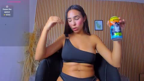 paola online show from April 8, 2:58 am