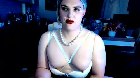 Sarina Williams online show from June 18, 2:11 pm