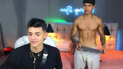 Snapshot of paradise_boy_s chatting on December 4, 12:35 am Ryan And Casper online show from December 4, 12:35 am
