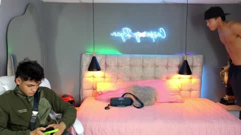 Snapshot of paradise_boy_s chatting on December 5, 12:25 am Ryan And Casper online show from December 5, 12:25 am