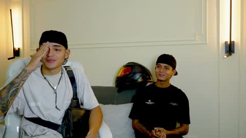 Snapshot of paradise_boy_s chatting on January 25, 11:43 pm Ryan And Casper online show from January 25, 11:43 pm