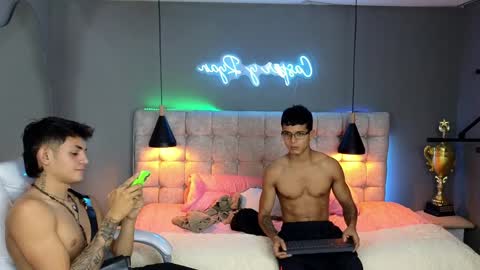 Snapshot of paradise_boy_s chatting on December 6, 12:18 am Ryan And Casper online show from December 6, 12:18 am