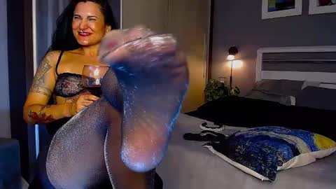 Snapshot of paradisegirl_ chatting on January 25, 12:27 am My alter ego Betinna Flowers - a tattooed Miss - Are you missing me come in here - online show from January 25, 12:27 am