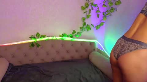 Snapshot of paradisepleasure_ chatting on February 21, 1:55 am Allie Alex Thumbs up if you like us online show from February 21, 1:55 am